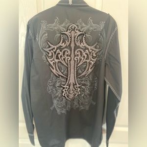 Excellent condition top stitched Caviar Dremes Cross Rhinestone Shirt XL